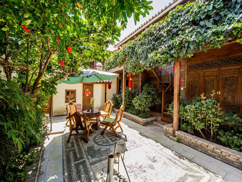 Old Tree Boutique Guesthouse Ліцзян Екстер'єр фото