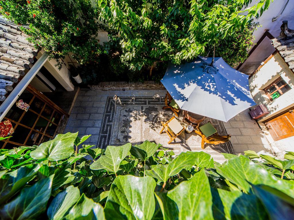 Old Tree Boutique Guesthouse Ліцзян Екстер'єр фото