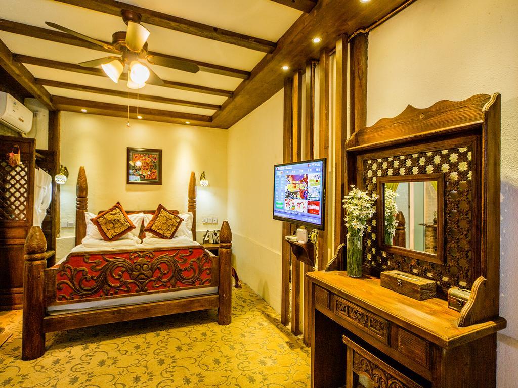 Old Tree Boutique Guesthouse Ліцзян Екстер'єр фото